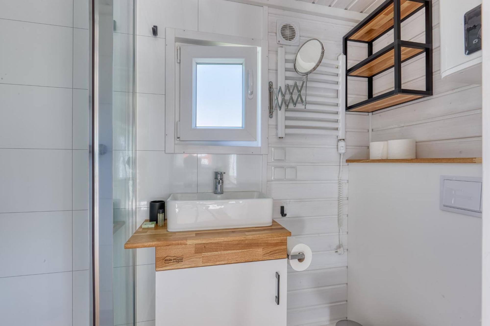 Villa Gezellige Tiny House met zwembad Zeewolde Exterior foto
